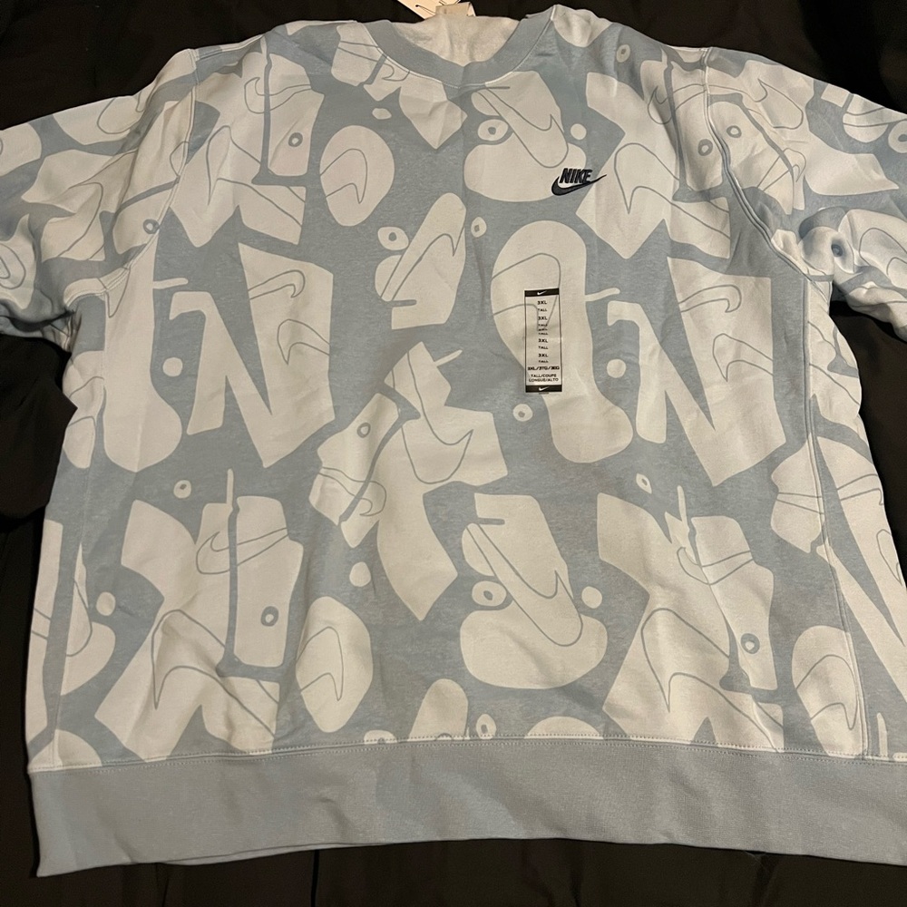Nike Men's Light Blue Abstract Crewneck Sweater and pants!